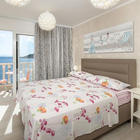 Superb Beachfront Luxury Seaview With Private Beach Milna  Exterior foto