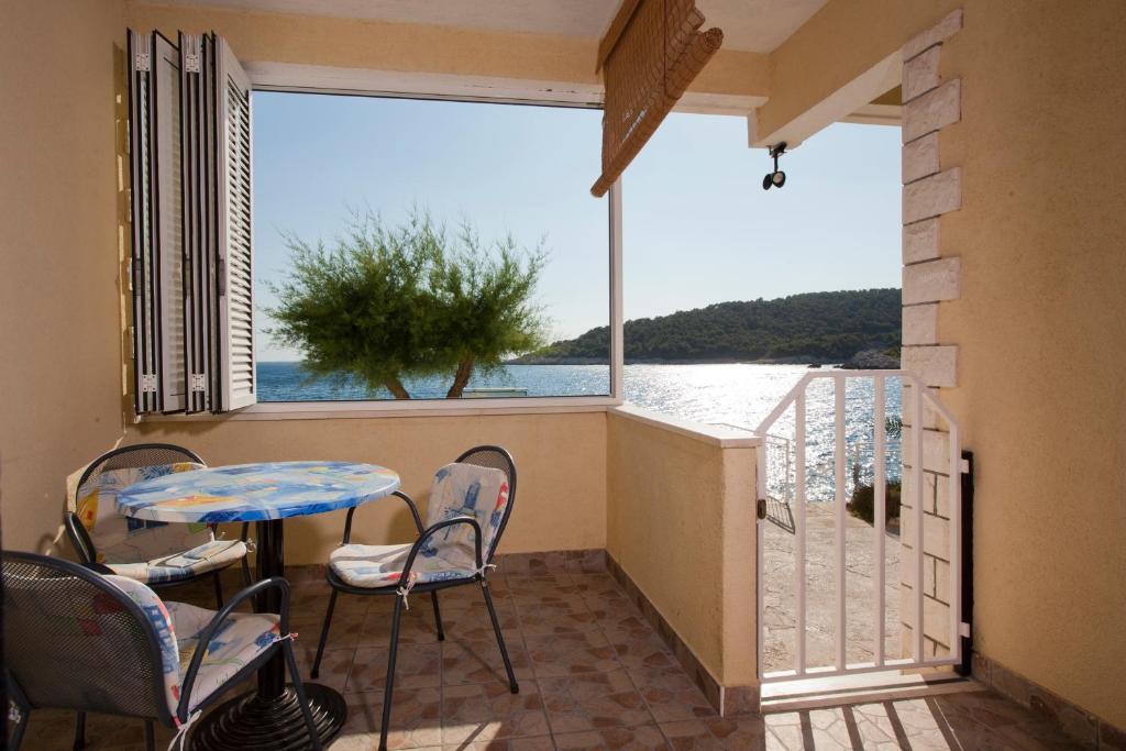 Superb Beachfront Luxury Seaview With Private Beach Milna  Exterior foto