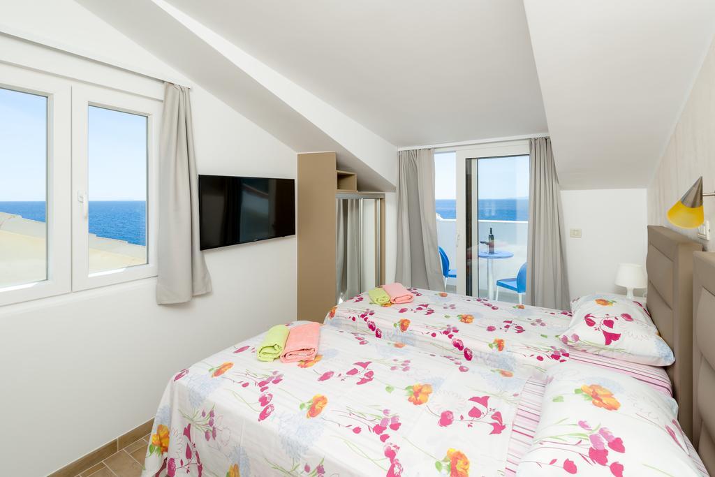 Superb Beachfront Luxury Seaview With Private Beach Milna  Exterior foto