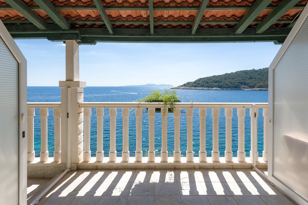 Superb Beachfront Luxury Seaview With Private Beach Milna  Exterior foto