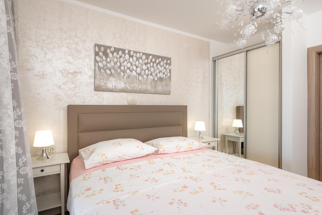 Superb Beachfront Luxury Seaview With Private Beach Milna  Exterior foto