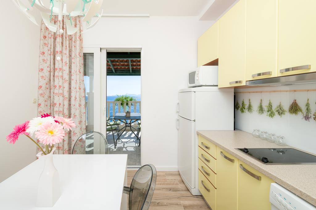 Superb Beachfront Luxury Seaview With Private Beach Milna  Exterior foto