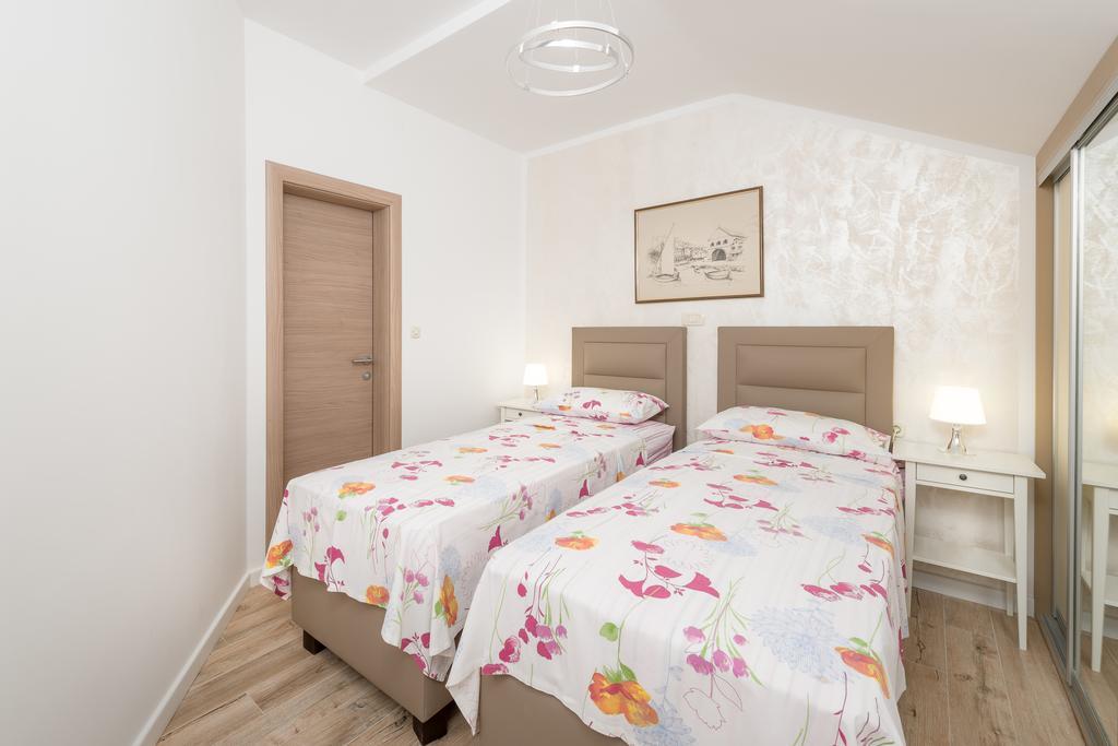 Superb Beachfront Luxury Seaview With Private Beach Milna  Exterior foto
