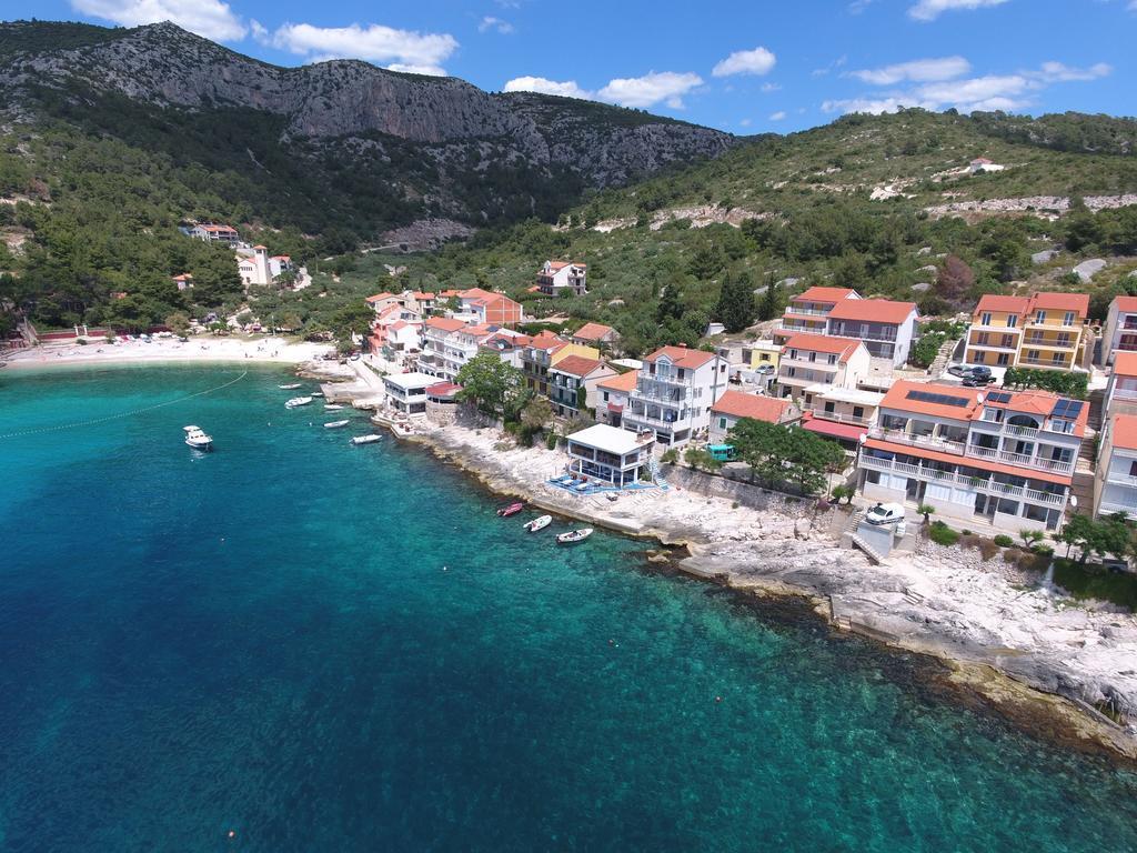 Superb Beachfront Luxury Seaview With Private Beach Milna  Exterior foto