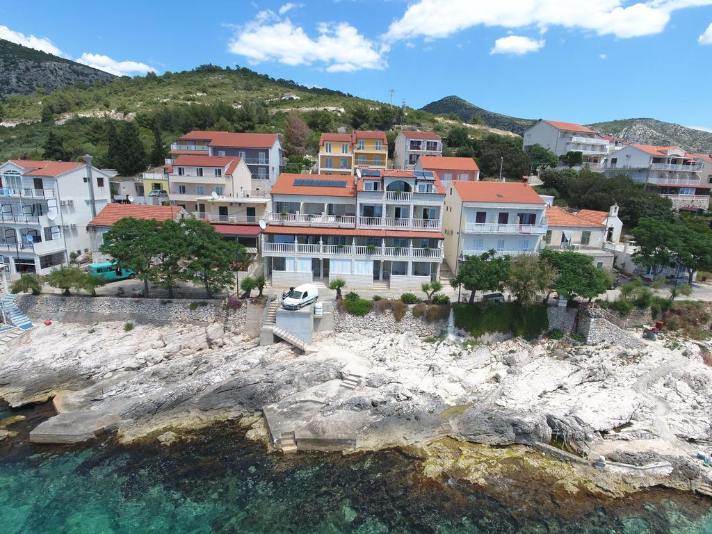Superb Beachfront Luxury Seaview With Private Beach Milna  Exterior foto