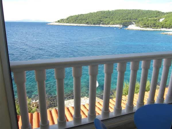 Superb Beachfront Luxury Seaview With Private Beach Milna  Exterior foto