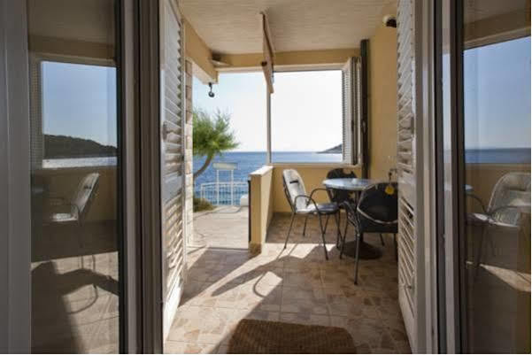 Superb Beachfront Luxury Seaview With Private Beach Milna  Exterior foto