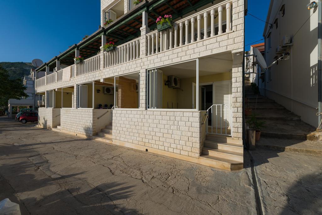 Superb Beachfront Luxury Seaview With Private Beach Milna  Exterior foto