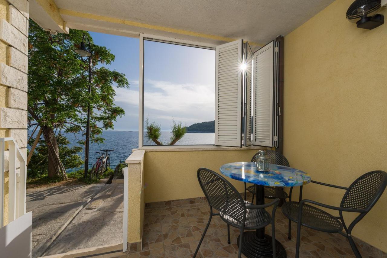 Superb Beachfront Luxury Seaview With Private Beach Milna  Exterior foto